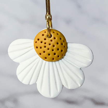 close up daisy earrings